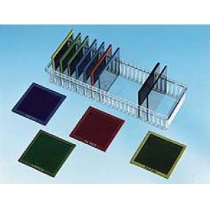 Filtre pour raies de mercure, violet en verre, transparent pour les raies du spectre de mercure.