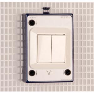 BS 4.111 Commutateur de mise en série, charge 250 V AC, 10 A max.